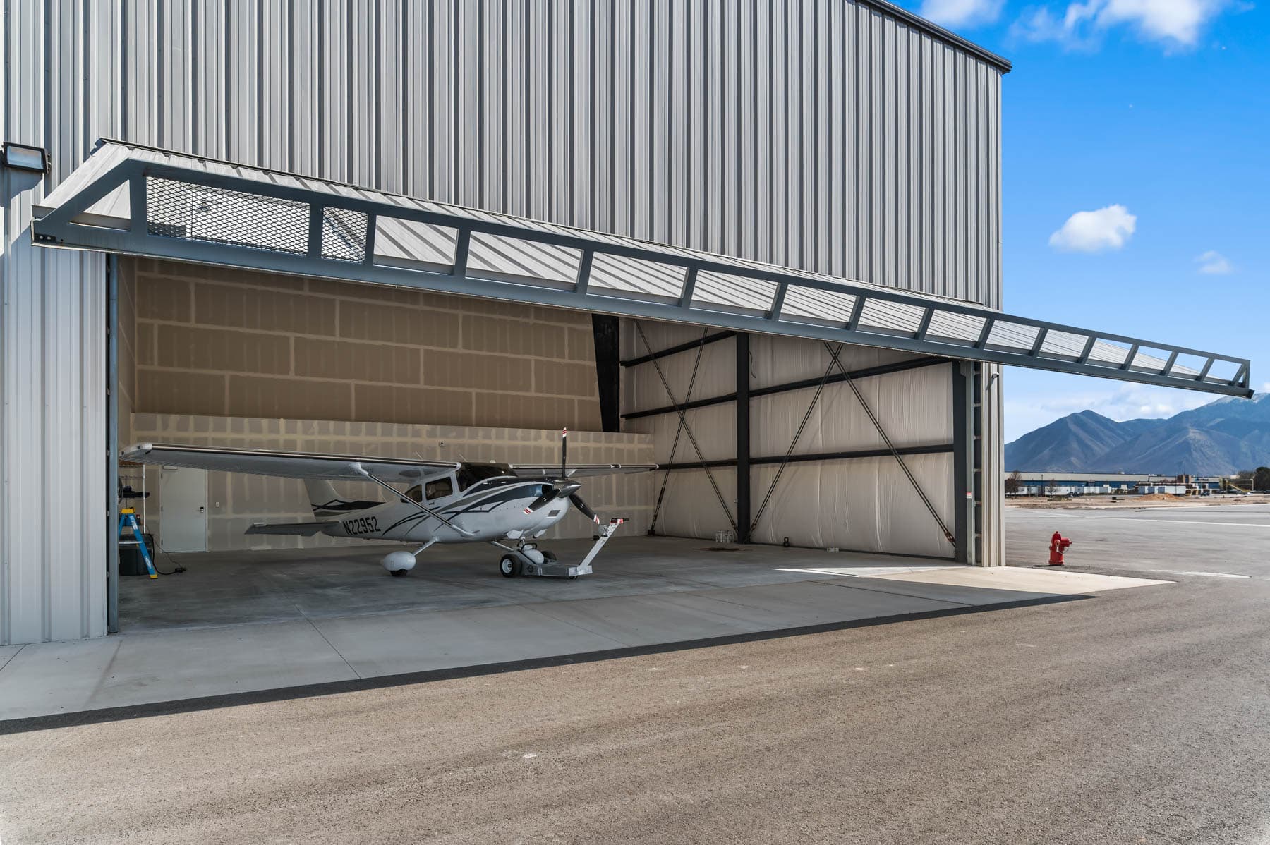 Hangar D14